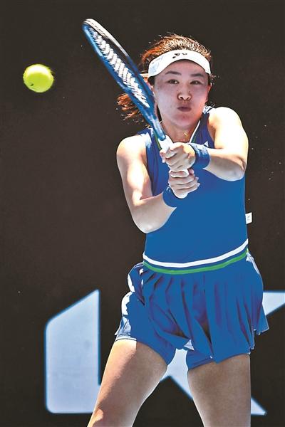 乒超男团半决赛：王楚钦3比1胜樊振东新华社微博.